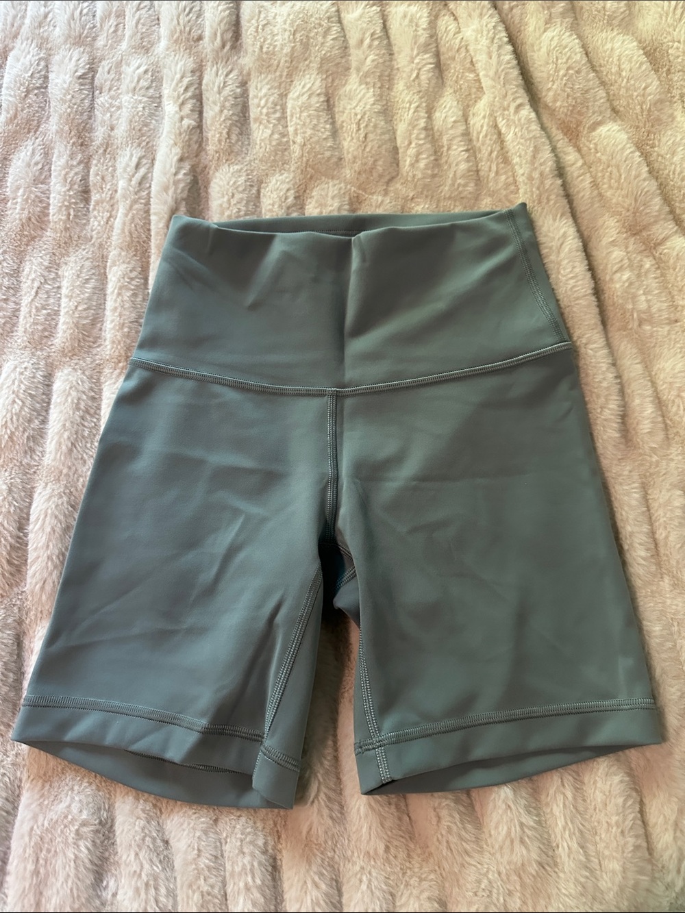 Lululemon High-Waist Women's Athletic Bikers Shorts Square Dot Size 4 NWOT 6”
